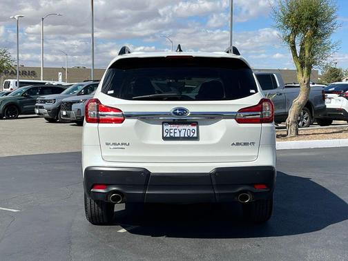 Crystal White Pearl 2022 Subaru Ascent Premium 7-Passenger