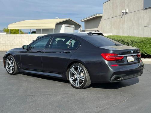 Singapore Gray Metallic 2019 BMW 750 I