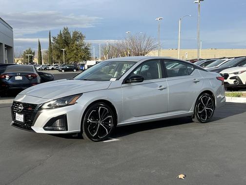 2023 Nissan Altima SR FWD