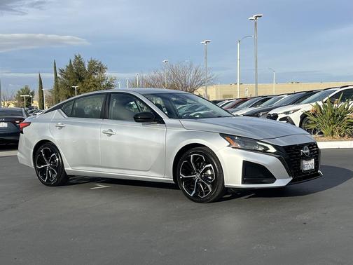 2023 Nissan Altima SR FWD