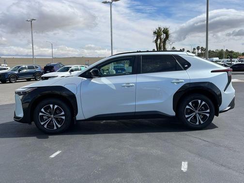 Wind Chill Pearl 2025 Toyota bZ4X XLE