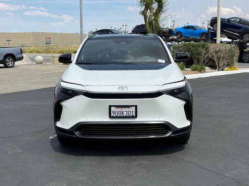 Wind Chill Pearl 2025 Toyota bZ4X XLE