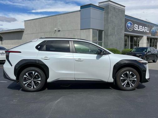 Wind Chill Pearl 2025 Toyota bZ4X XLE