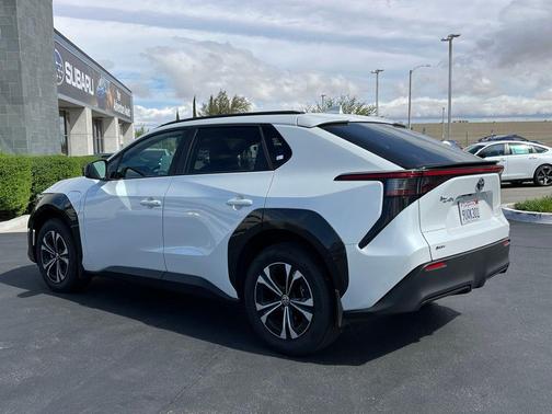 Wind Chill Pearl 2025 Toyota bZ4X XLE