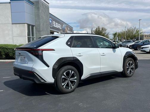 Wind Chill Pearl 2025 Toyota bZ4X XLE