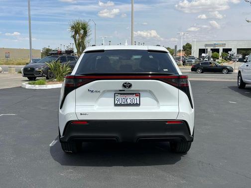 Wind Chill Pearl 2025 Toyota bZ4X XLE