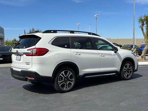 Crystal White Pearl 2023 Subaru Ascent Limited 7-Passenger