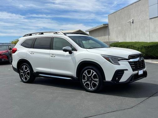 Crystal White Pearl 2023 Subaru Ascent Limited 7-Passenger