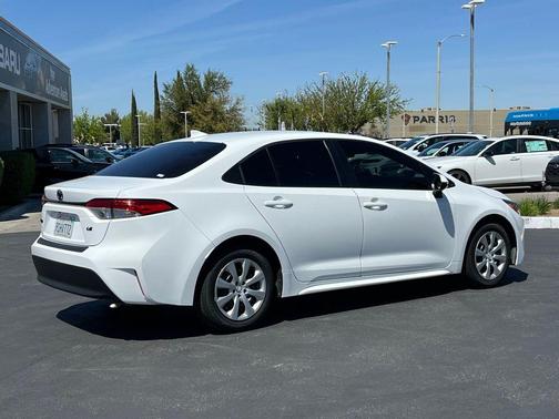 Ice Cap 2025 Toyota Corolla LE