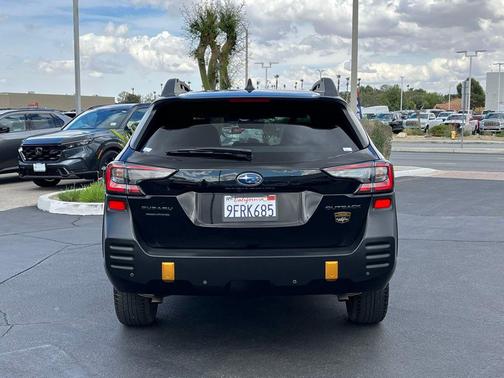 Crystal Black Silica 2023 Subaru Outback Wilderness