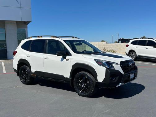 Crystal White Pearl 2023 Subaru Forester Wilderness