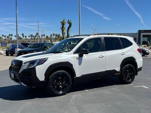 Crystal White Pearl 2023 Subaru Forester Wilderness