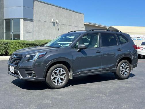 Magnetite Gray Metallic 2024 Subaru Forester Premium