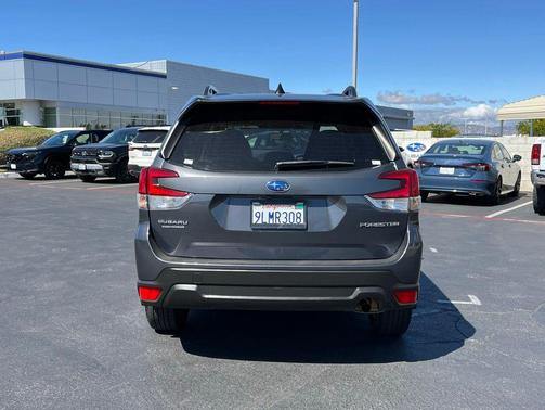 Magnetite Gray Metallic 2024 Subaru Forester Premium