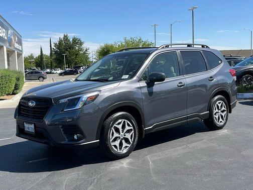 Magnetite Gray Metallic 2024 Subaru Forester Premium