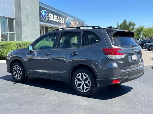 Magnetite Gray Metallic 2024 Subaru Forester Premium