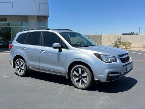 Ice Silver Metallic 2018 Subaru Forester 2.5i Limited