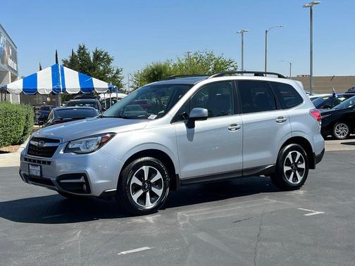 Ice Silver Metallic 2018 Subaru Forester 2.5i Limited