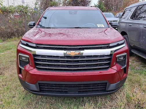 Radiant Red Tintcoat 2026 Chevrolet Traverse LT