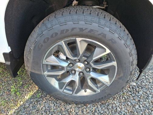 Summit White 2026 Chevrolet Silverado 1500 LT