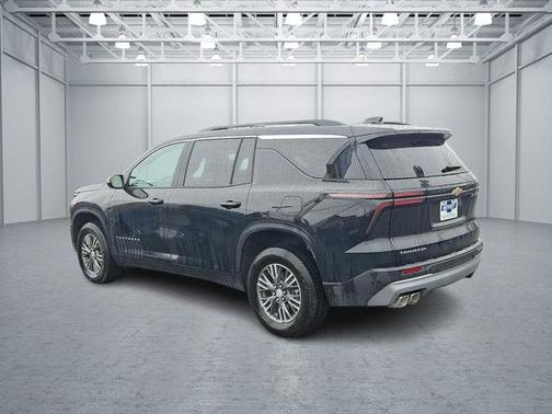 Mosaic Black Metallic 2026 Chevrolet Traverse LT
