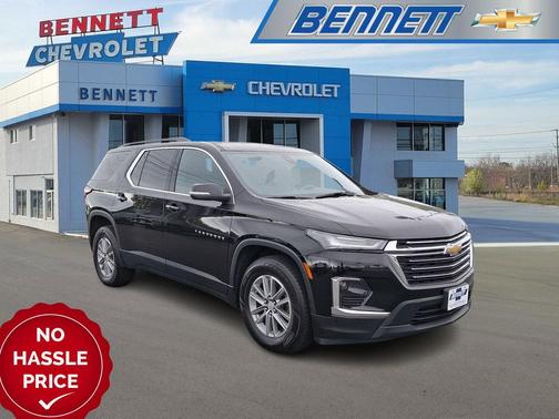 Mosaic Black Metallic 2023 Chevrolet Traverse LT Cloth