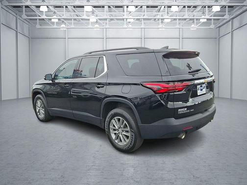 Mosaic Black Metallic 2023 Chevrolet Traverse LT Cloth