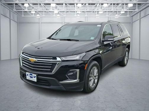 Mosaic Black Metallic 2023 Chevrolet Traverse LT Cloth