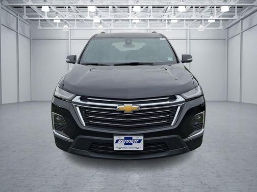Mosaic Black Metallic 2023 Chevrolet Traverse LT Cloth