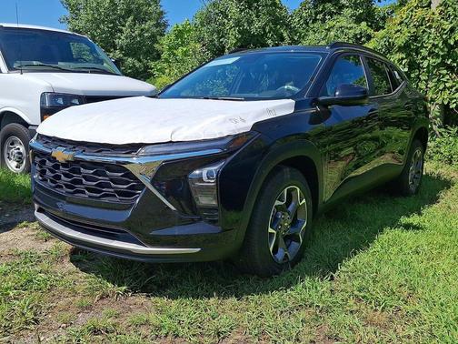 Mosaic Black Metallic 2026 Chevrolet Trax LT