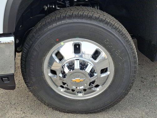 Summit White 2026 Chevrolet Silverado 3500 LT