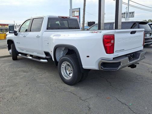 Summit White 2026 Chevrolet Silverado 3500 LT
