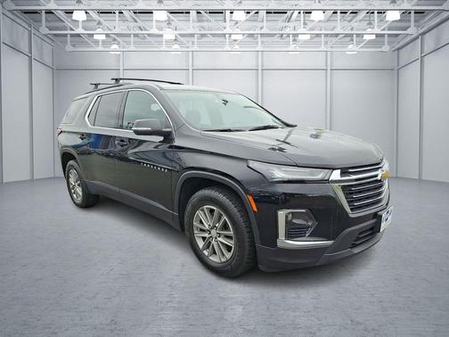 Mosaic Black Metallic 2023 Chevrolet Traverse LT Cloth