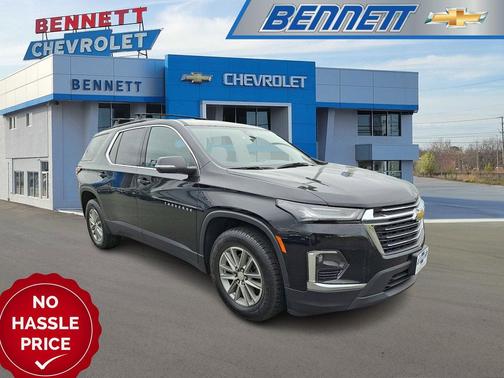 Mosaic Black Metallic 2023 Chevrolet Traverse LT Cloth