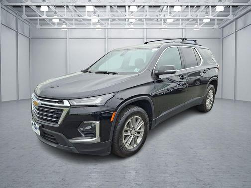 Mosaic Black Metallic 2023 Chevrolet Traverse LT Cloth