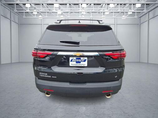 Mosaic Black Metallic 2023 Chevrolet Traverse LT Cloth