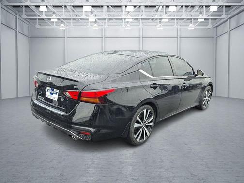 Super Black 2020 Nissan Altima SR FWD