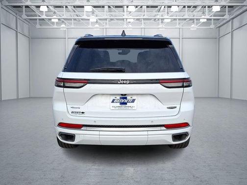 2022 Jeep Grand Cherokee Summit