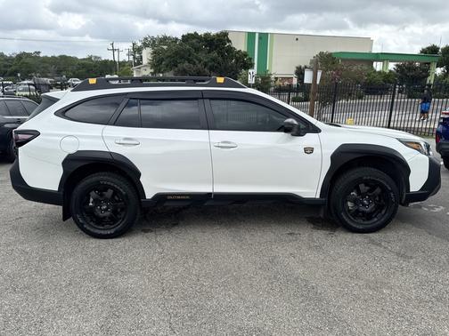 Crystal White Pearl 2024 Subaru Outback Wilderness