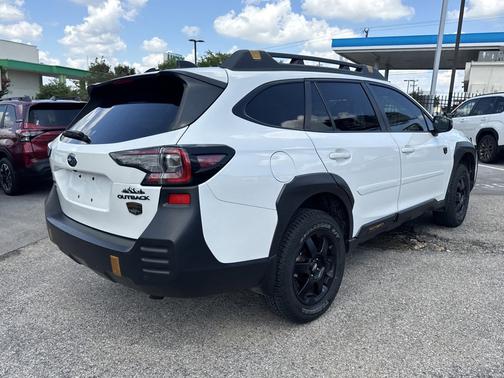 Crystal White Pearl 2024 Subaru Outback Wilderness
