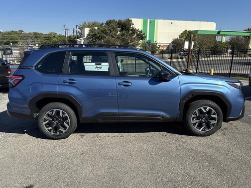 2025 Subaru Forester Base