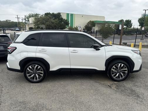 Crystal White Pearl 2025 Subaru Forester Touring