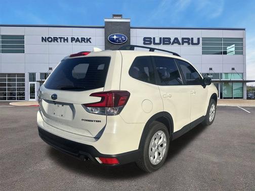 2023 Subaru Forester Base