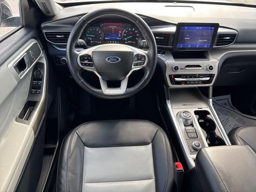 Star White 2023 Ford Explorer XLT