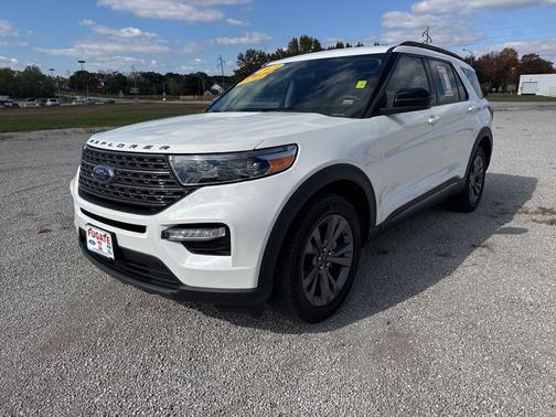Star White 2023 Ford Explorer XLT