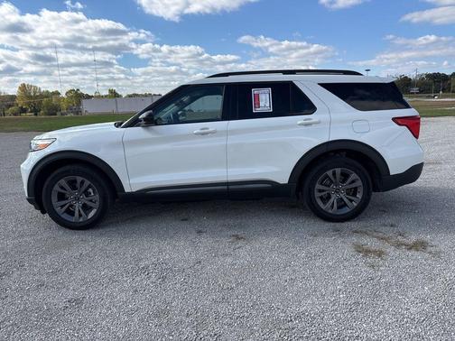 Star White 2023 Ford Explorer XLT
