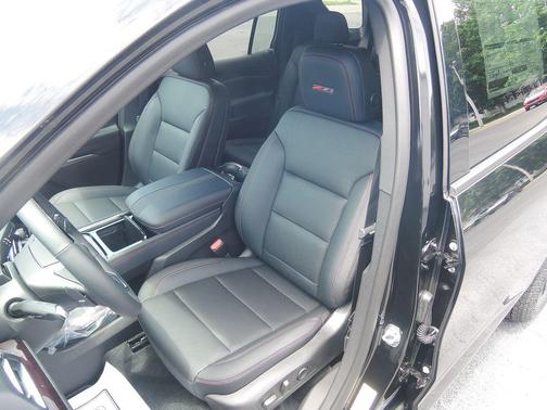 Mosaic Black Metallic 2026 Chevrolet Traverse Z71