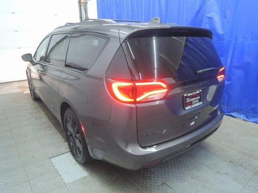 2020 Chrysler Pacifica Touring-L
