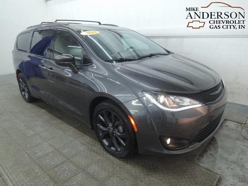 2020 Chrysler Pacifica Touring-L