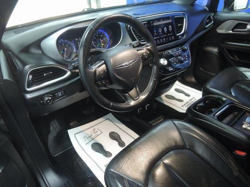 2020 Chrysler Pacifica Touring-L